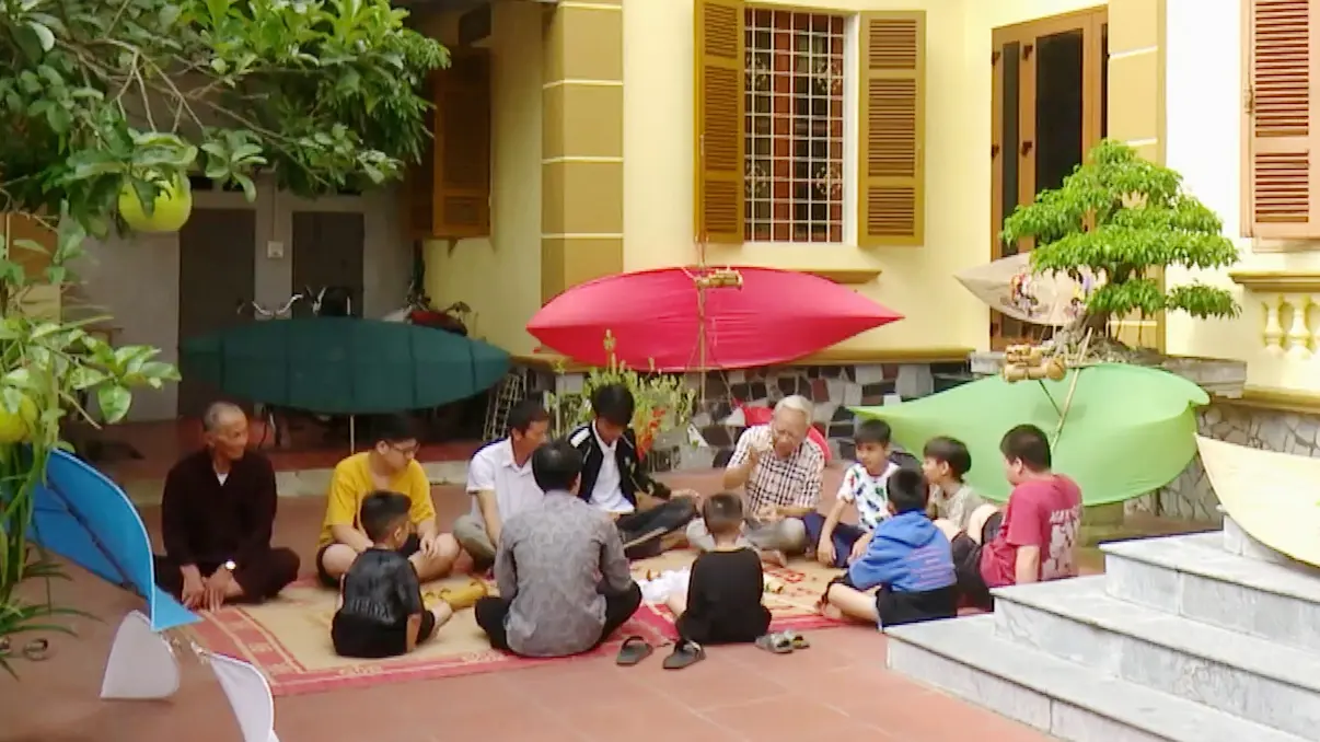 Người gìn giữ nâng niu cánh diều sáo